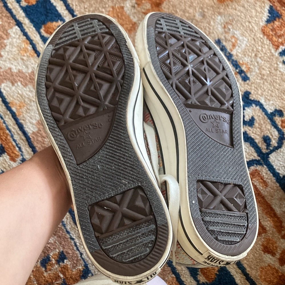 Like new women’s 8.5 high top Converse - Picture 11 of 13